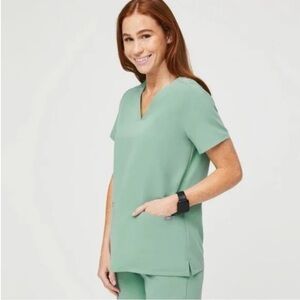 Figs jade Casma 3 pocket jade scrub top